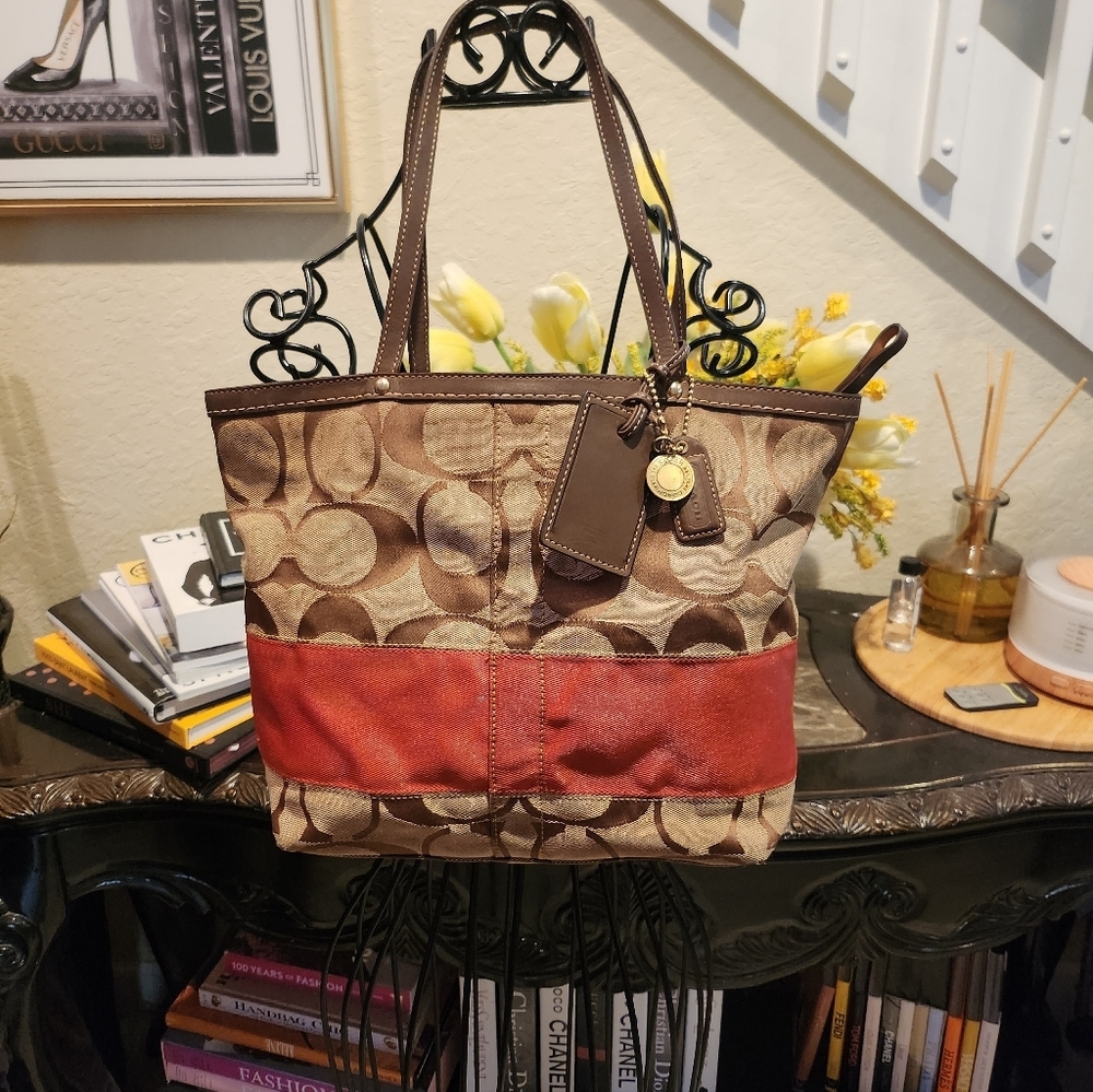 Coach Signature Shoulder Bag